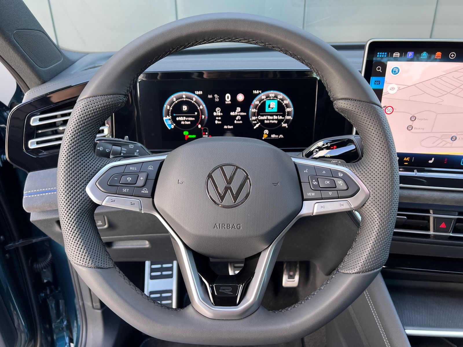 Fahrzeugabbildung Volkswagen Tiguan R-Line 1.5 eTSI DSG *AHK, IQ.Light, ACC,