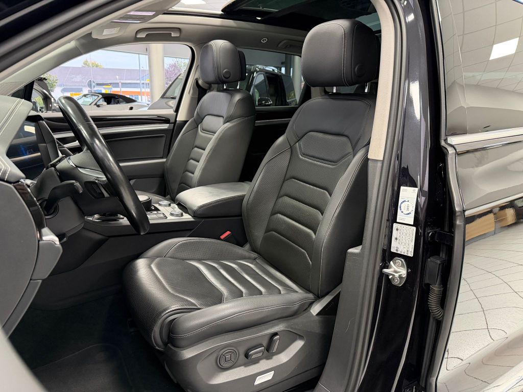 Volkswagen Touareg 3.0 TDI Elegance 4M*STHZG*PANO*LUFTFEDE.