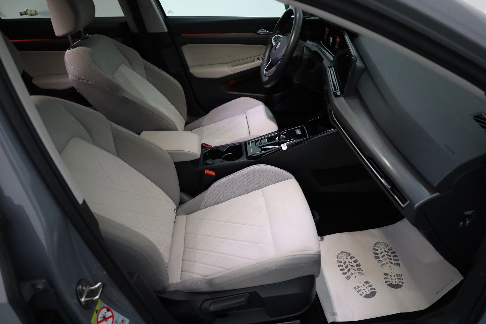 Fahrzeugabbildung Volkswagen Golf VIII Variant Style Navi,LED,Harman/K,ACC,SH