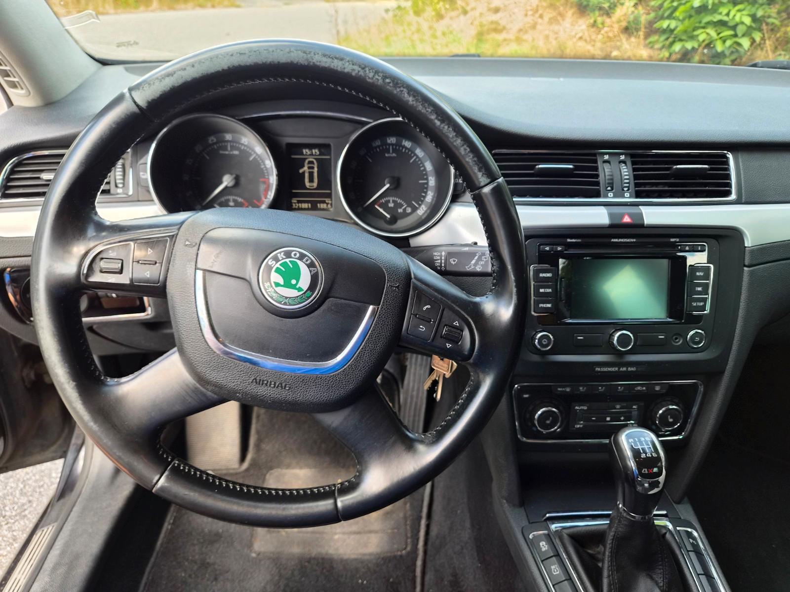 Skoda Superb 2012 — photo 7