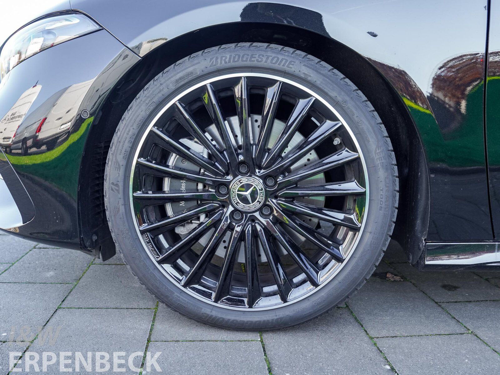 Fahrzeugabbildung Mercedes-Benz A 250 4MATIC AMG Line/Pano/Distro/360