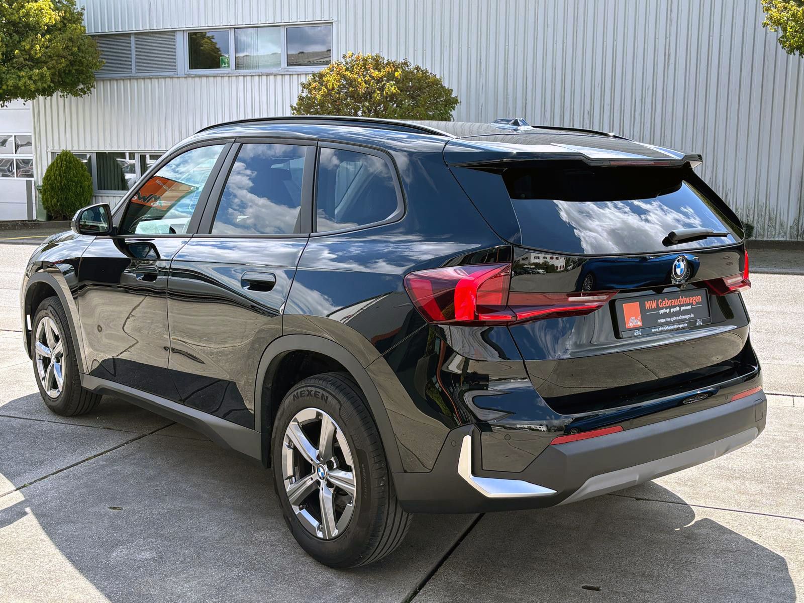 Fahrzeugabbildung BMW X1 sDrive 18i Steptr. ACC KAM PDC LED NAV AHK