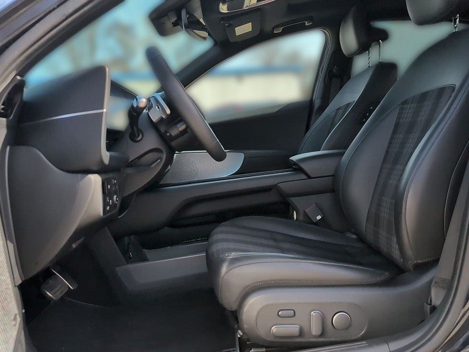 Fahrzeugabbildung Hyundai IONIQ 6 77kWh 4WD FIRST EDITION !GARANTIE-03/31!