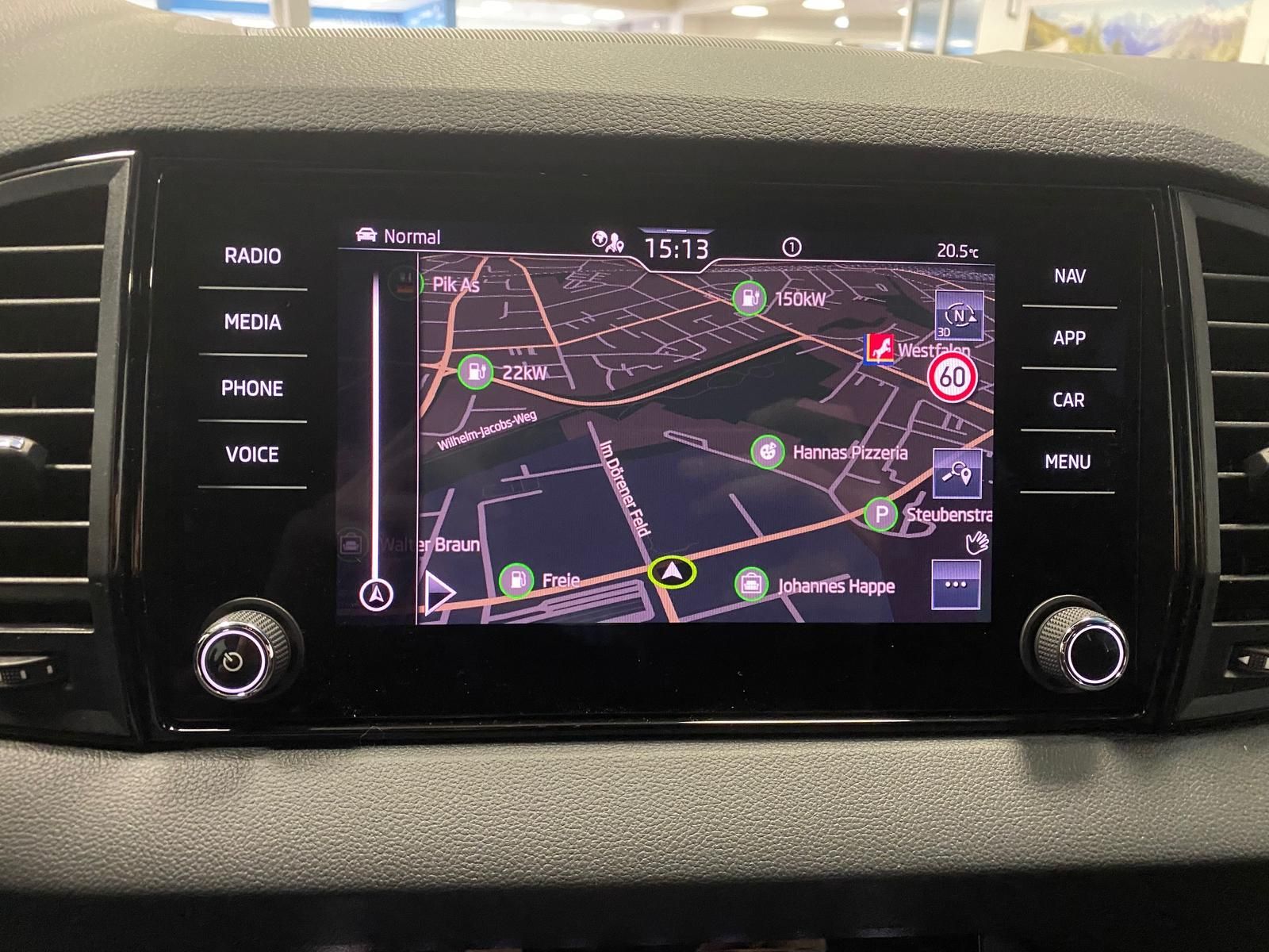 Fahrzeugabbildung SKODA Karoq 1.5 TSI SPORTLINE+5J GA+MATRIX+ACC+360+AHK