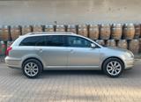 Toyota Avensis Combi  2,2-l-D-CAT 6Gang AHK TÜV 03 / 26 - Toyota Avensis aus 2005 mit Diesel-Antrieb