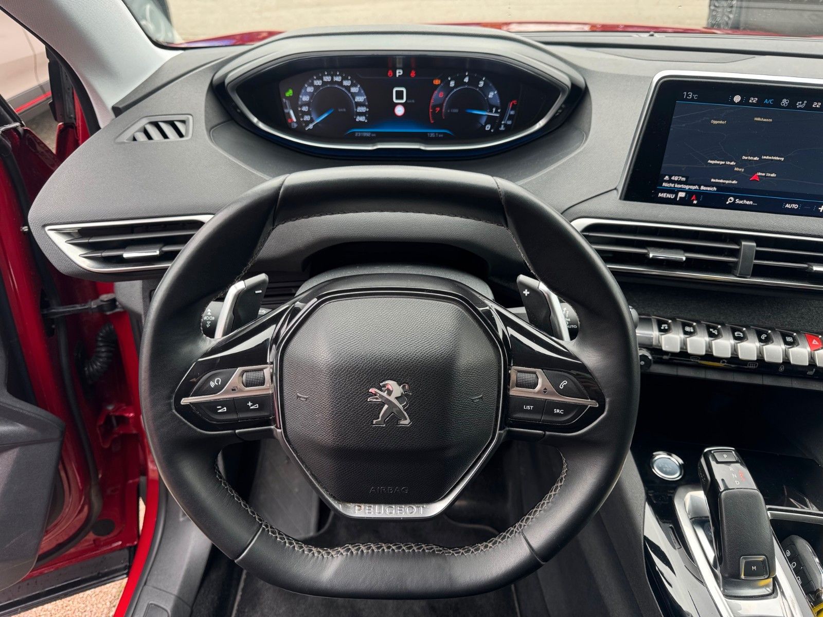 Fahrzeugabbildung Peugeot 3008 Allure 165PS Panorama Navigation Checkheft