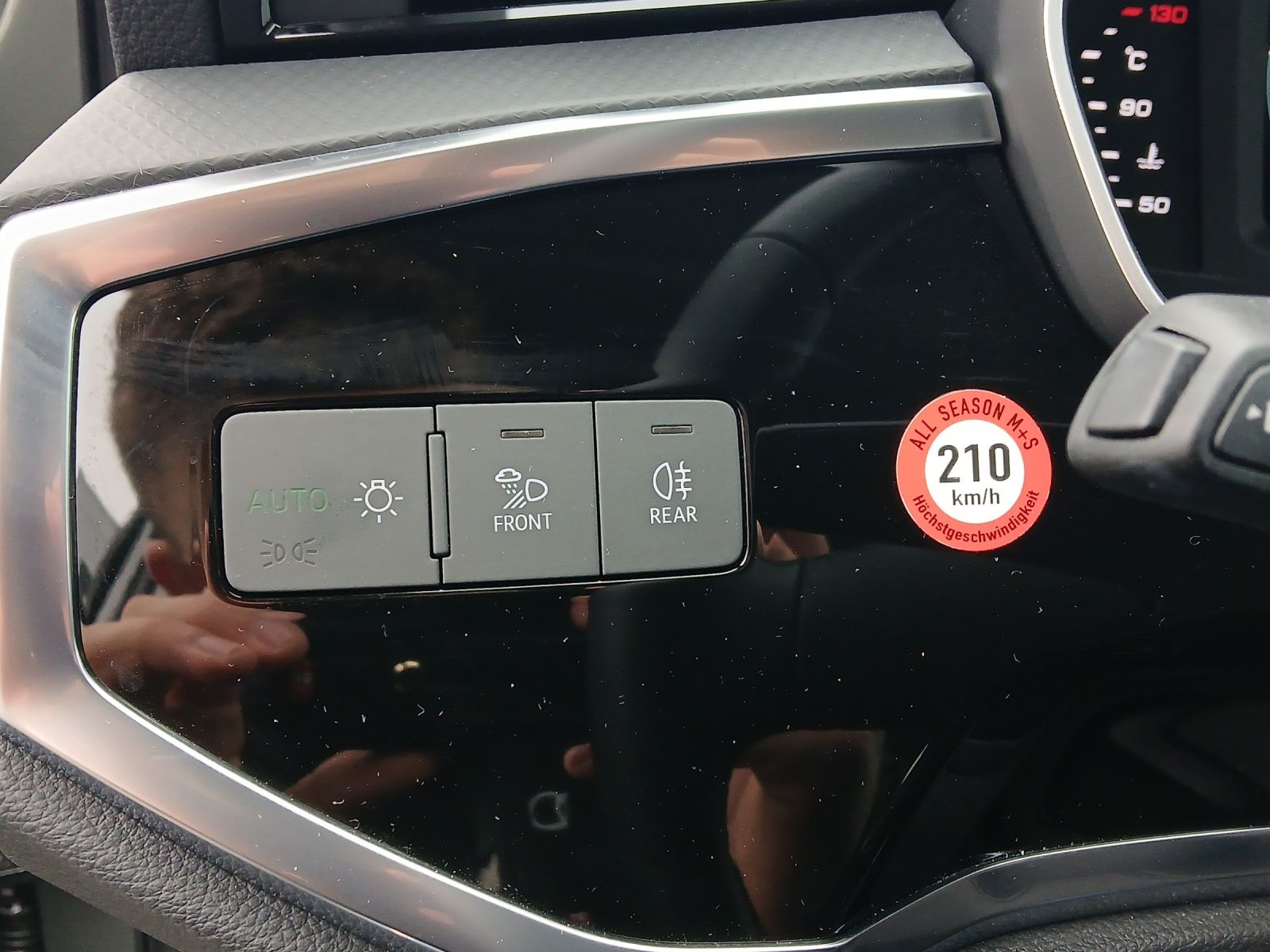 Fahrzeugabbildung Audi Q3 35 TFSI advanced LED Navi SHZ AHK ACC AVC