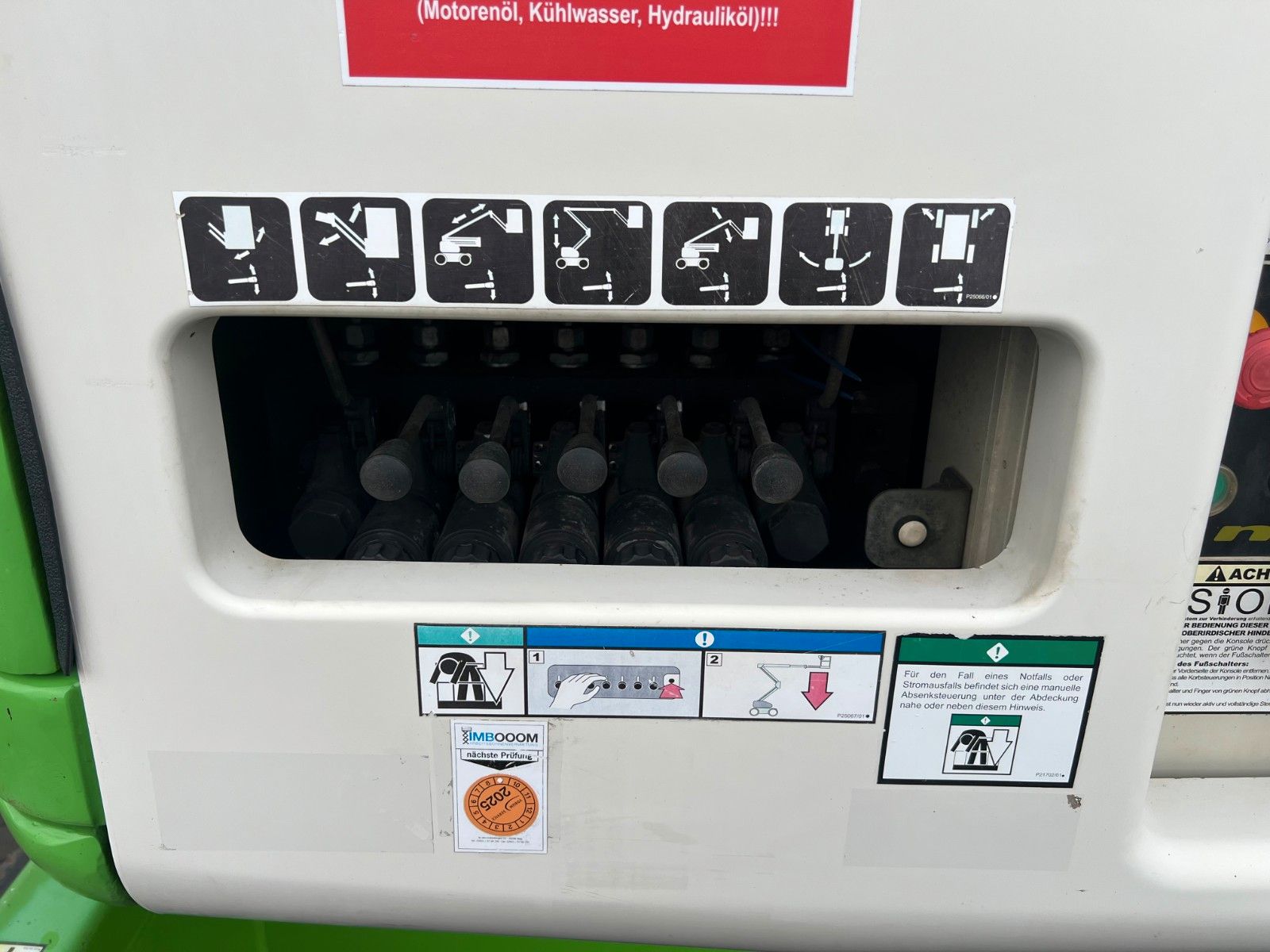 Fahrzeugabbildung Niftylift HR17D 4X4 / 1.636h / 17m Arbeithöhe