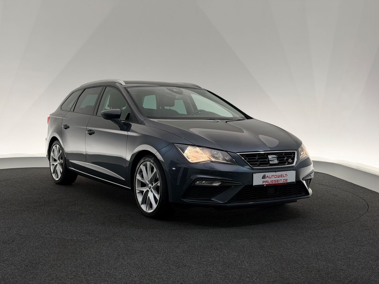 Gebrauchtwagen Seat Leon Leon ST FR*BLACK MATT*PANO-BEATS-SHZ-ALCANTARA in Horb am Neckar