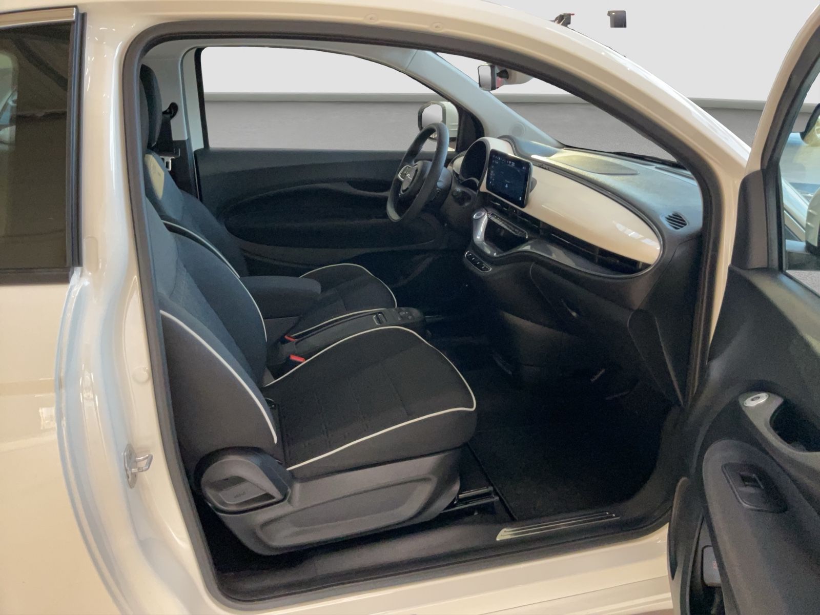 Fahrzeugabbildung Fiat 500e + Komfort Paket, Style Paket