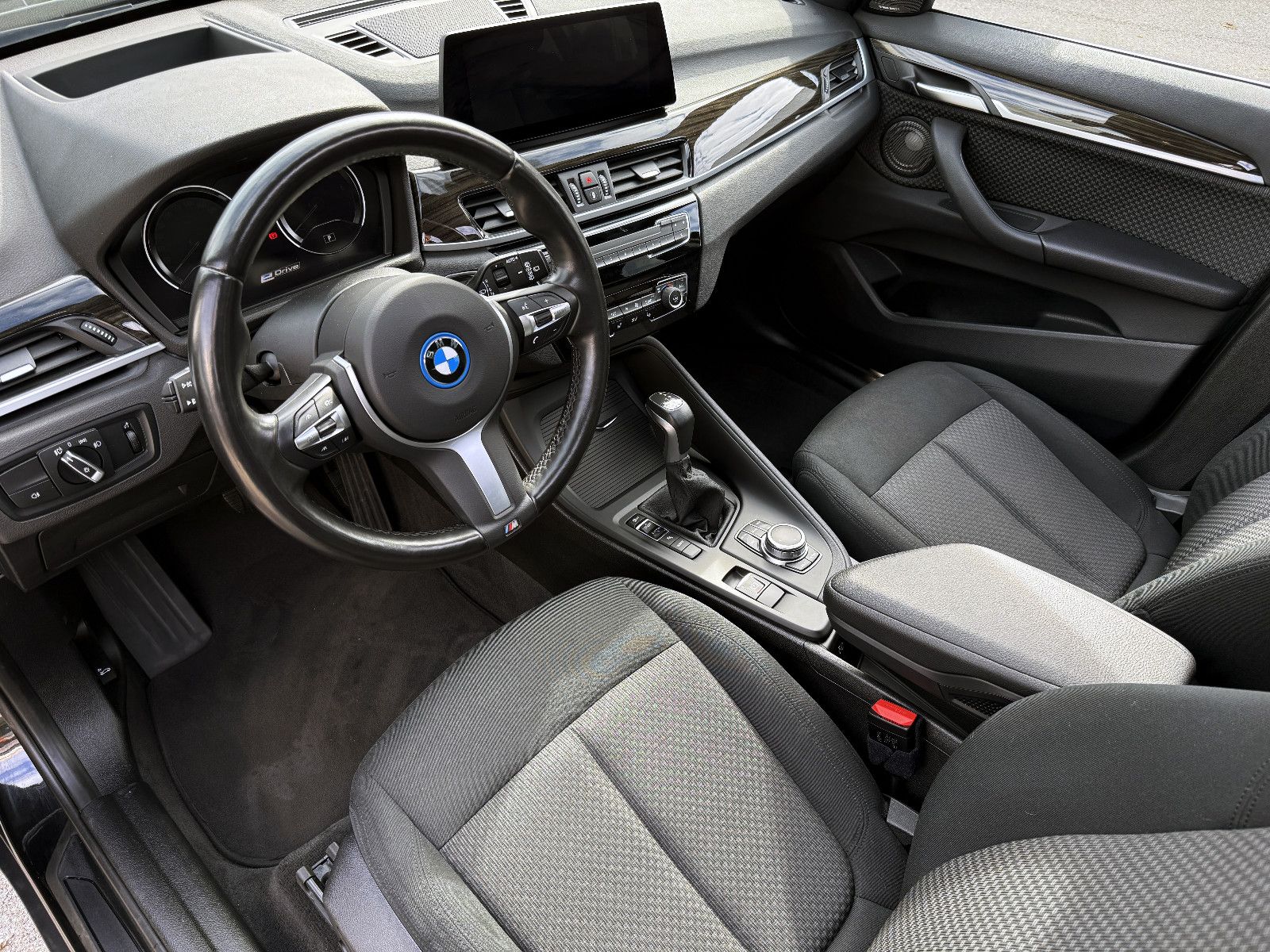 Fahrzeugabbildung BMW X1 xDrive25e Advantage ACC KAM AHK PANO HUD H&K