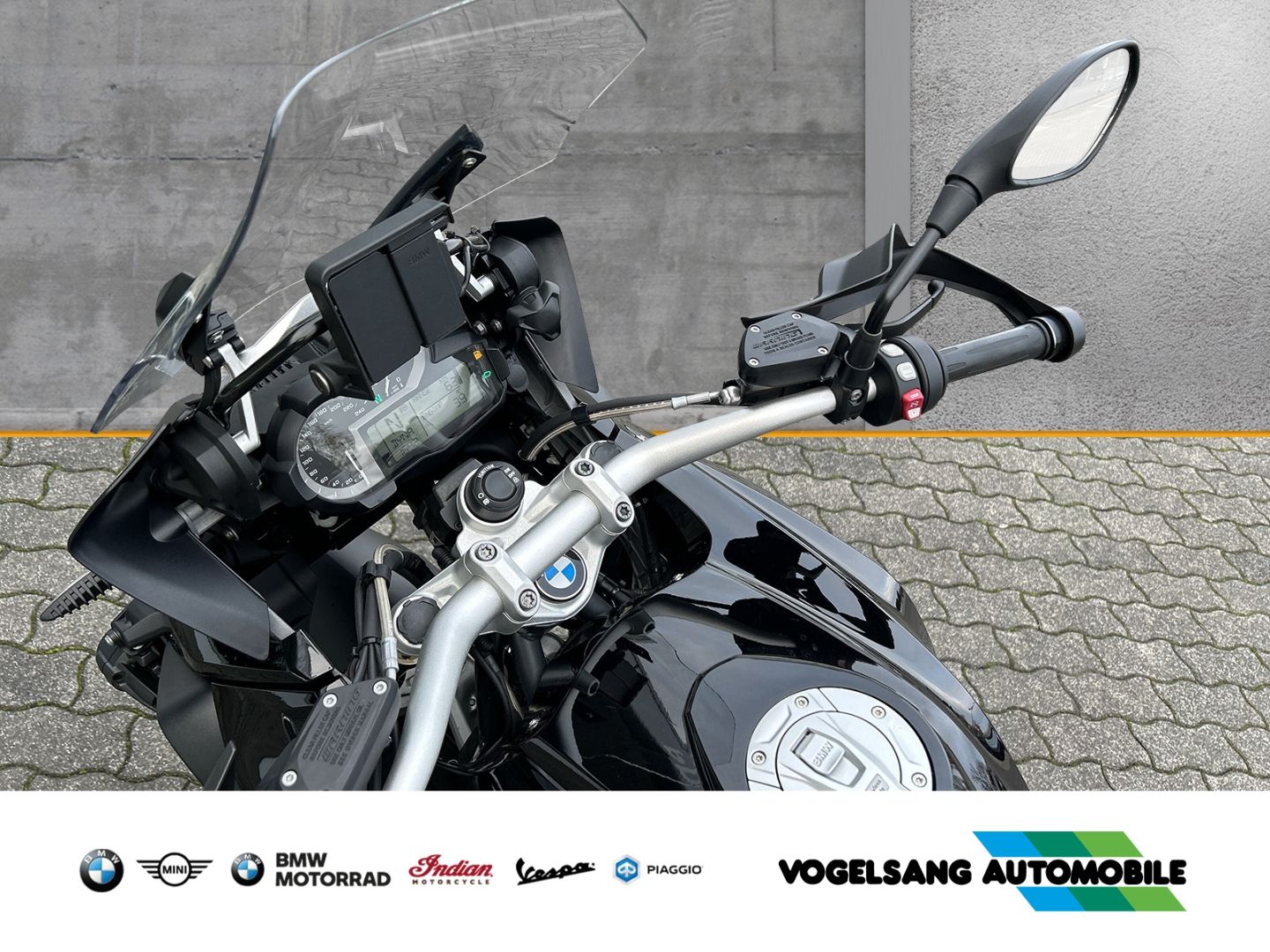 Fahrzeugabbildung BMW R 1200 GS TripleBlack, Comfort-Paket, Dynamic-Pa