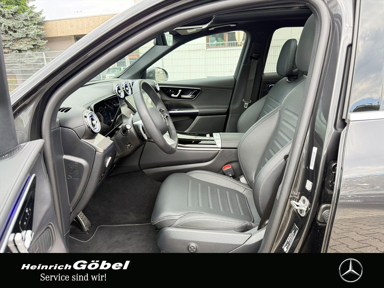 Fahrzeugabbildung Mercedes-Benz GLC 200 AMG*PANORAMA*AHK*MEMORY*19"AMG*LED*