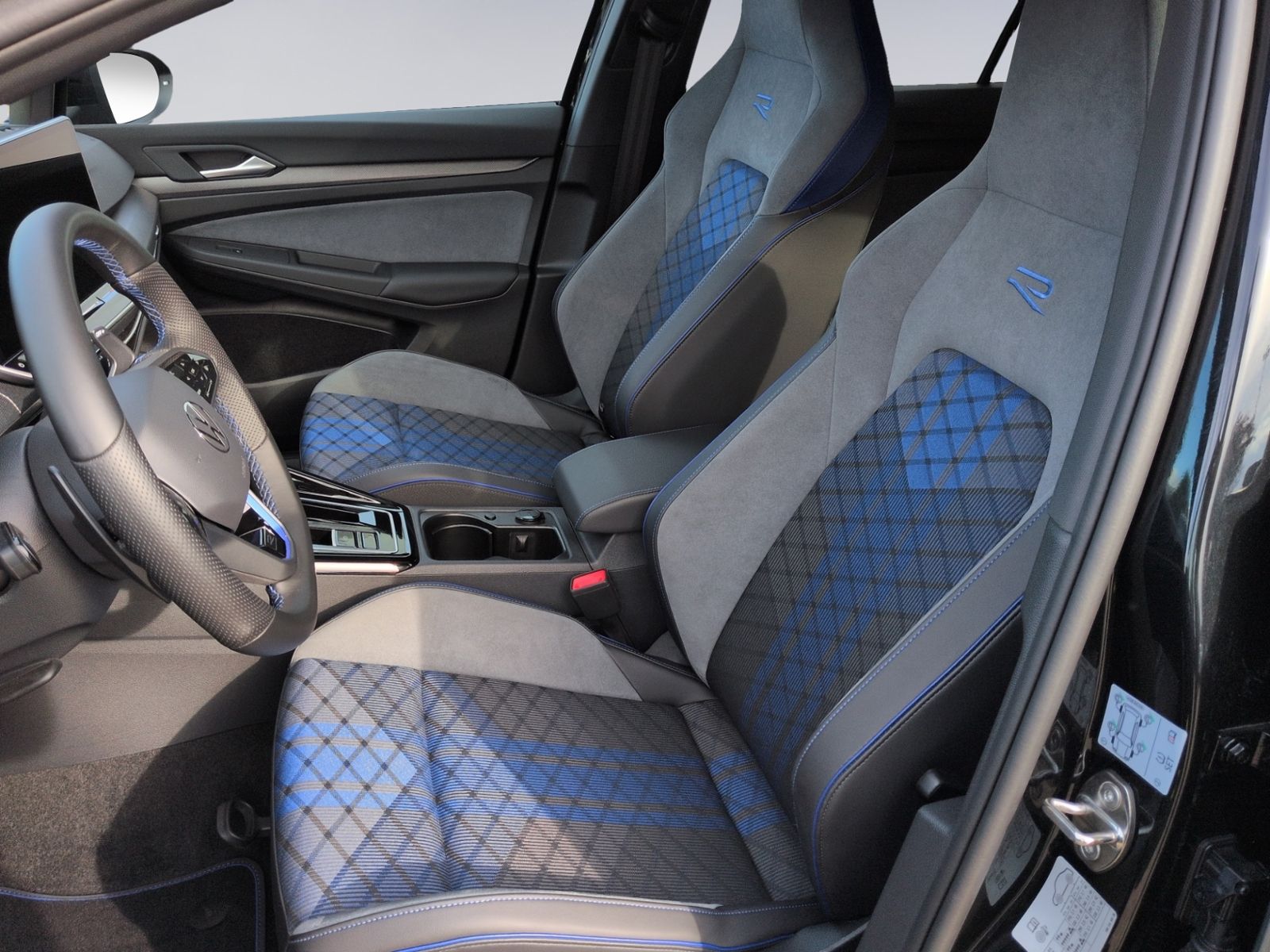 Golf R BLACK EDITION AKRA+PANO+DCC+H&K+MATRIX+