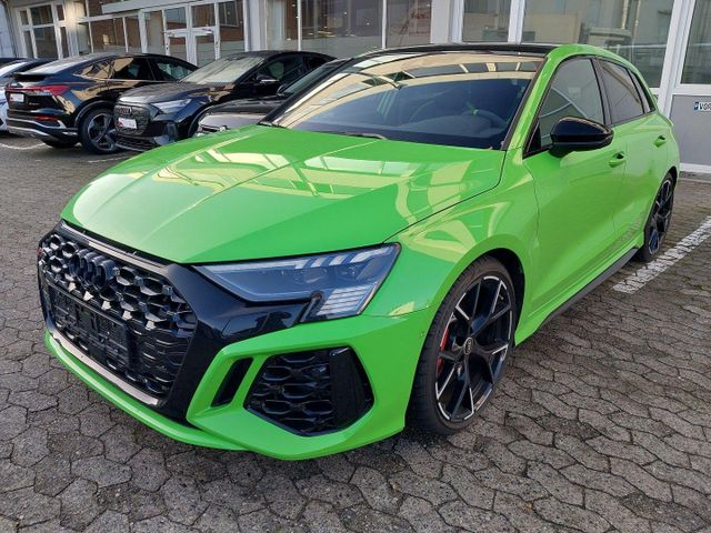 Audi RS3 SPORTBACK BLACK/ACC/PANO/HuD/RS-AGA/280KMH