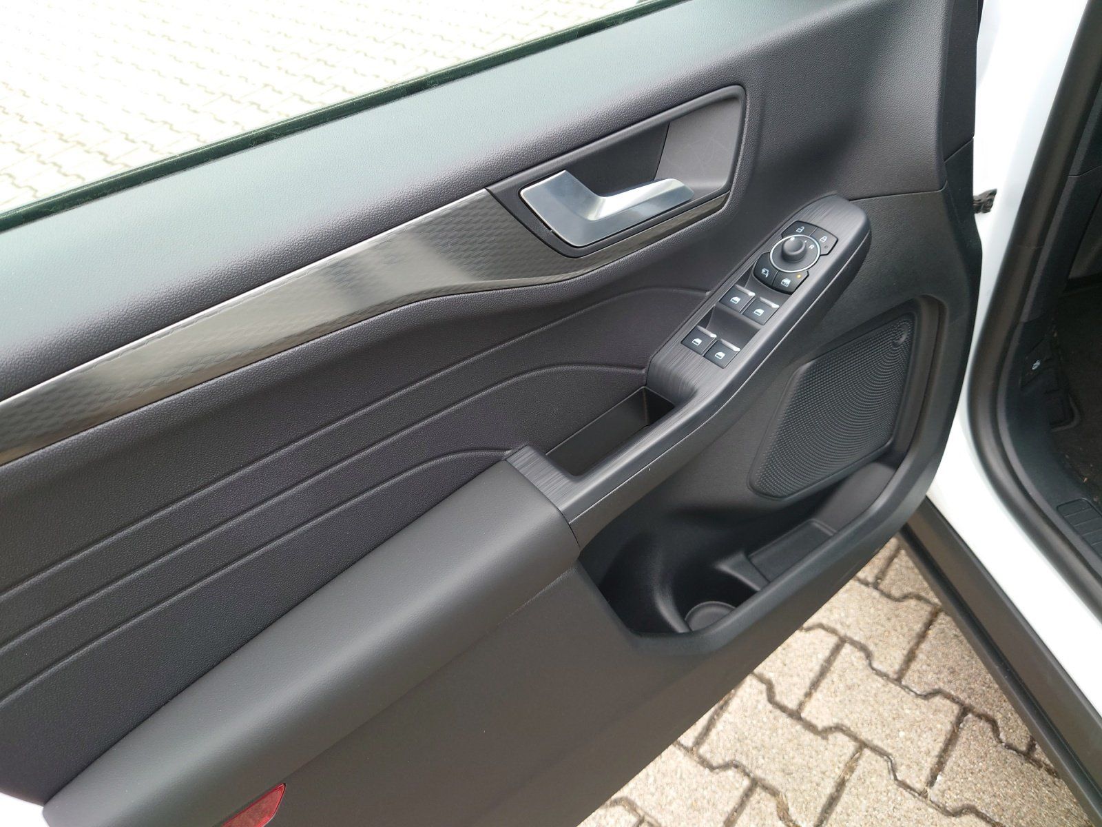 Fahrzeugabbildung Ford Kuga Titanium Navi digitales Cockpit LED Winter