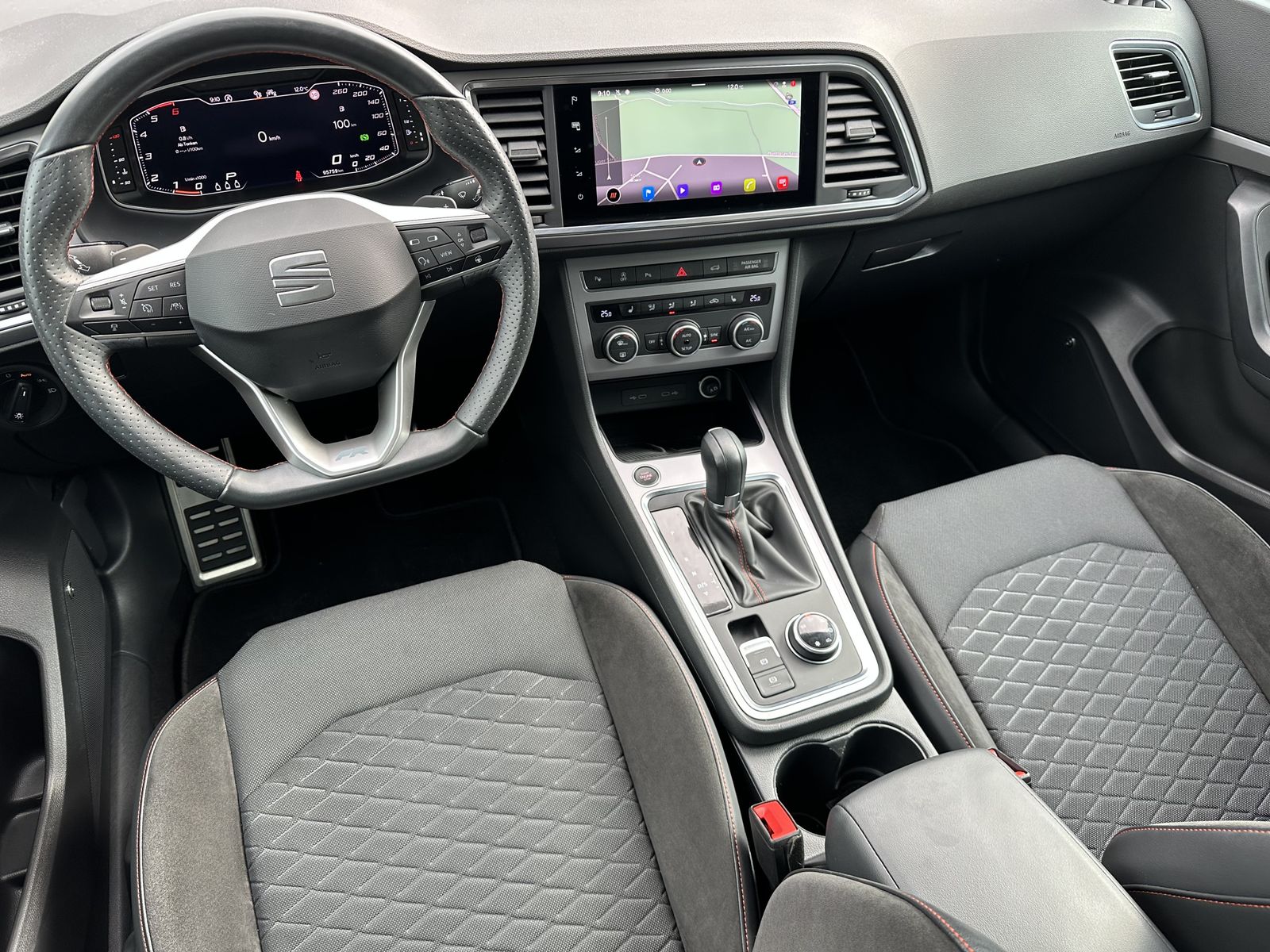 Fahrzeugabbildung SEAT Ateca FR 4Drive NAV+LED+19ZOLL+VCOCKPIT+KAM+ACC