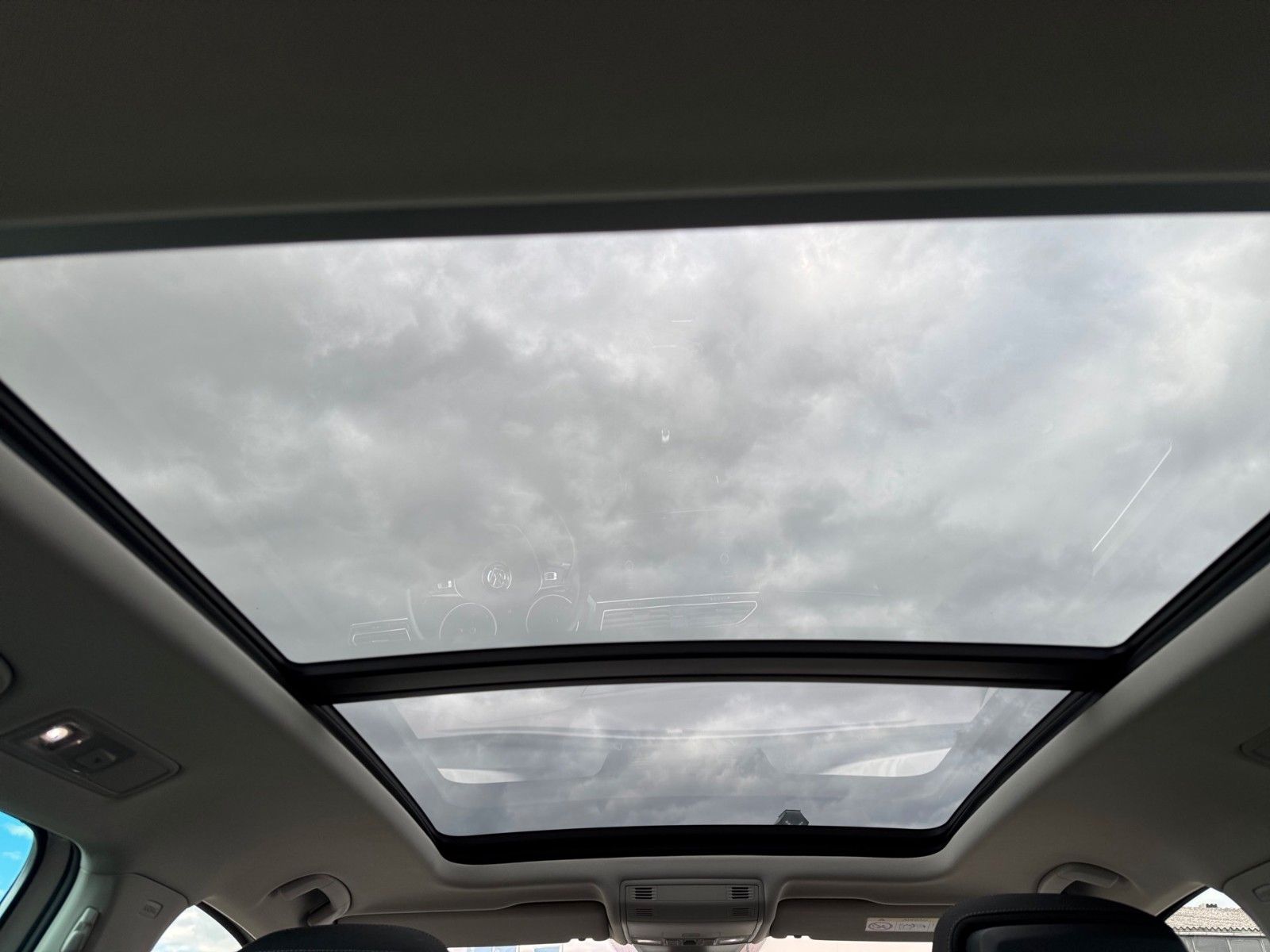 Fahrzeugabbildung Volkswagen Tiguan Highline 2.0 TSI 4Motion