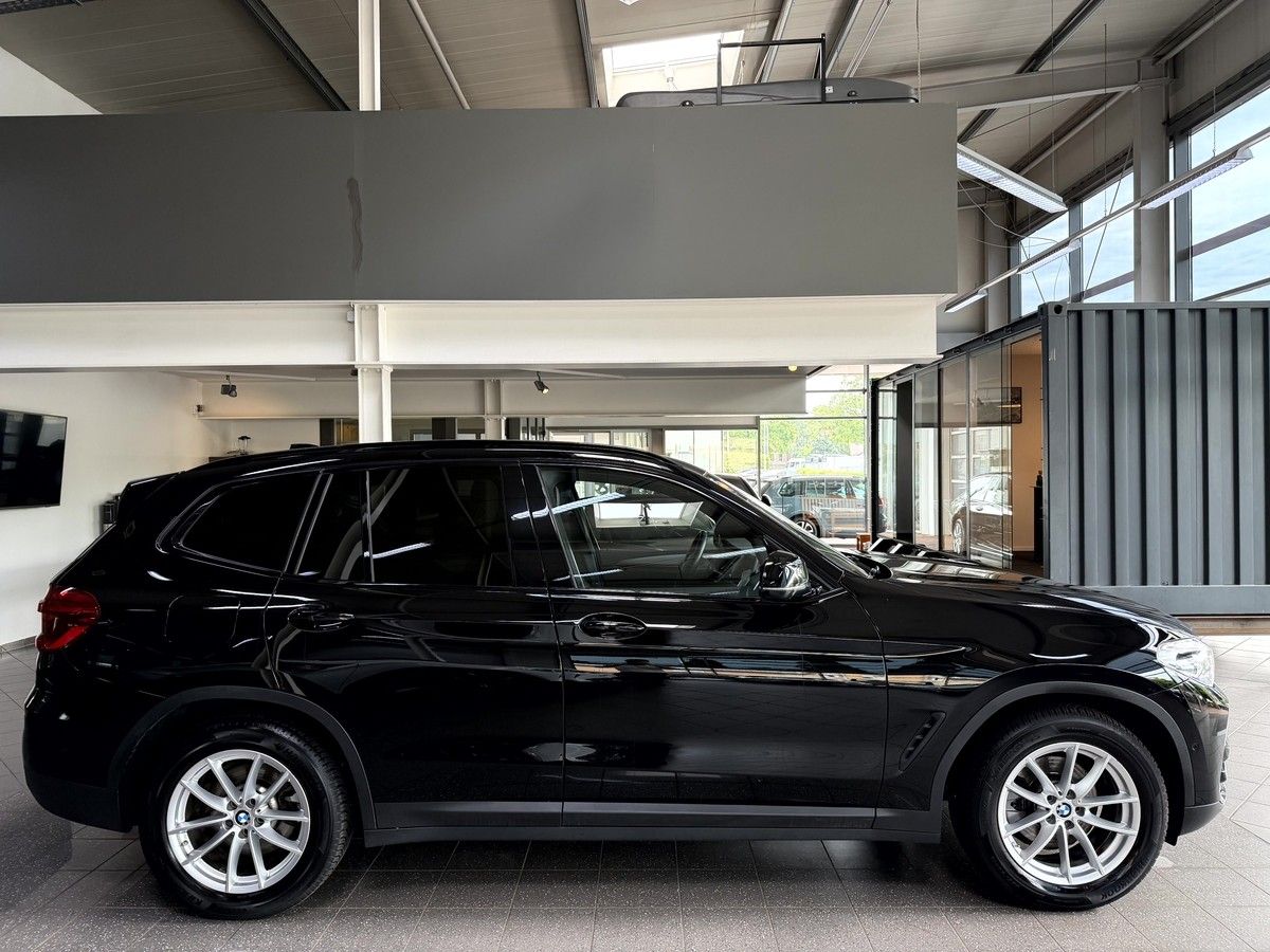 BMW X3  20d xDrive Advantage LED Navi RCAM AHK  foto 4