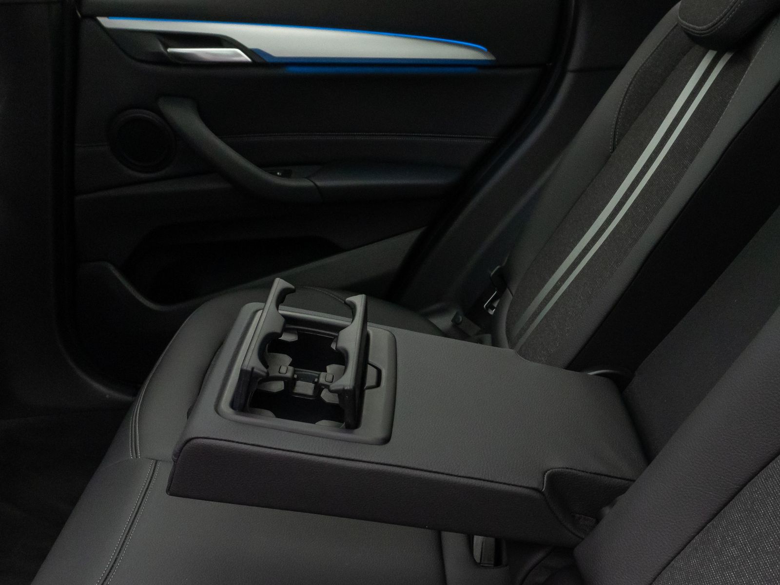 Fahrzeugabbildung BMW X1 xD25e M Sport Panorama Kamera HUD DAB HiFi