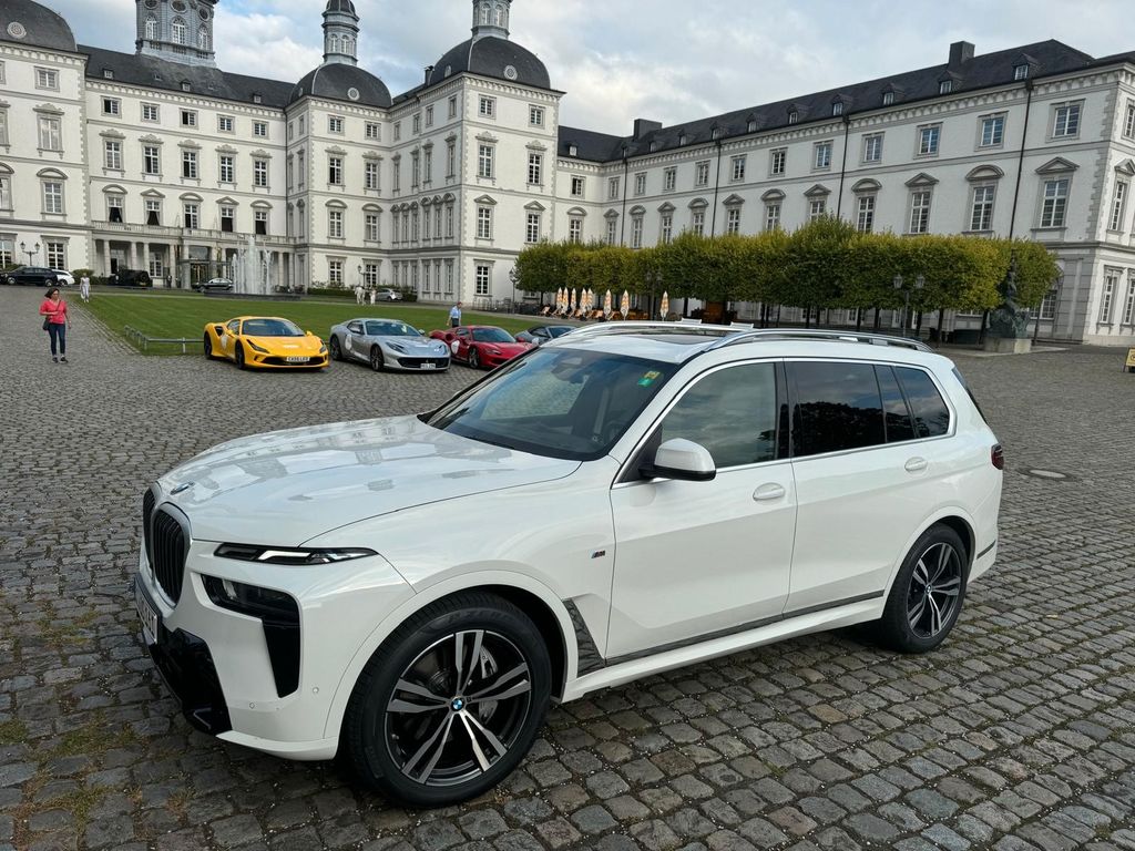 Image of BMW X7