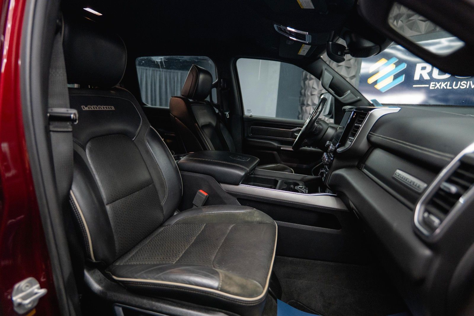 Fahrzeugabbildung Dodge RAM 5.7 V8 HEMI 4x4 NIGHT-Edition LARAMIE Sport