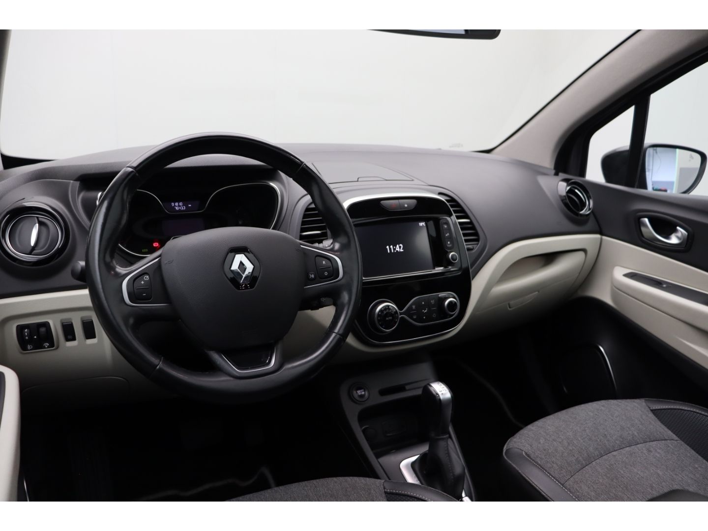 Fahrzeugabbildung Renault Captur Totwinkelass. Panorama AppleCP LED