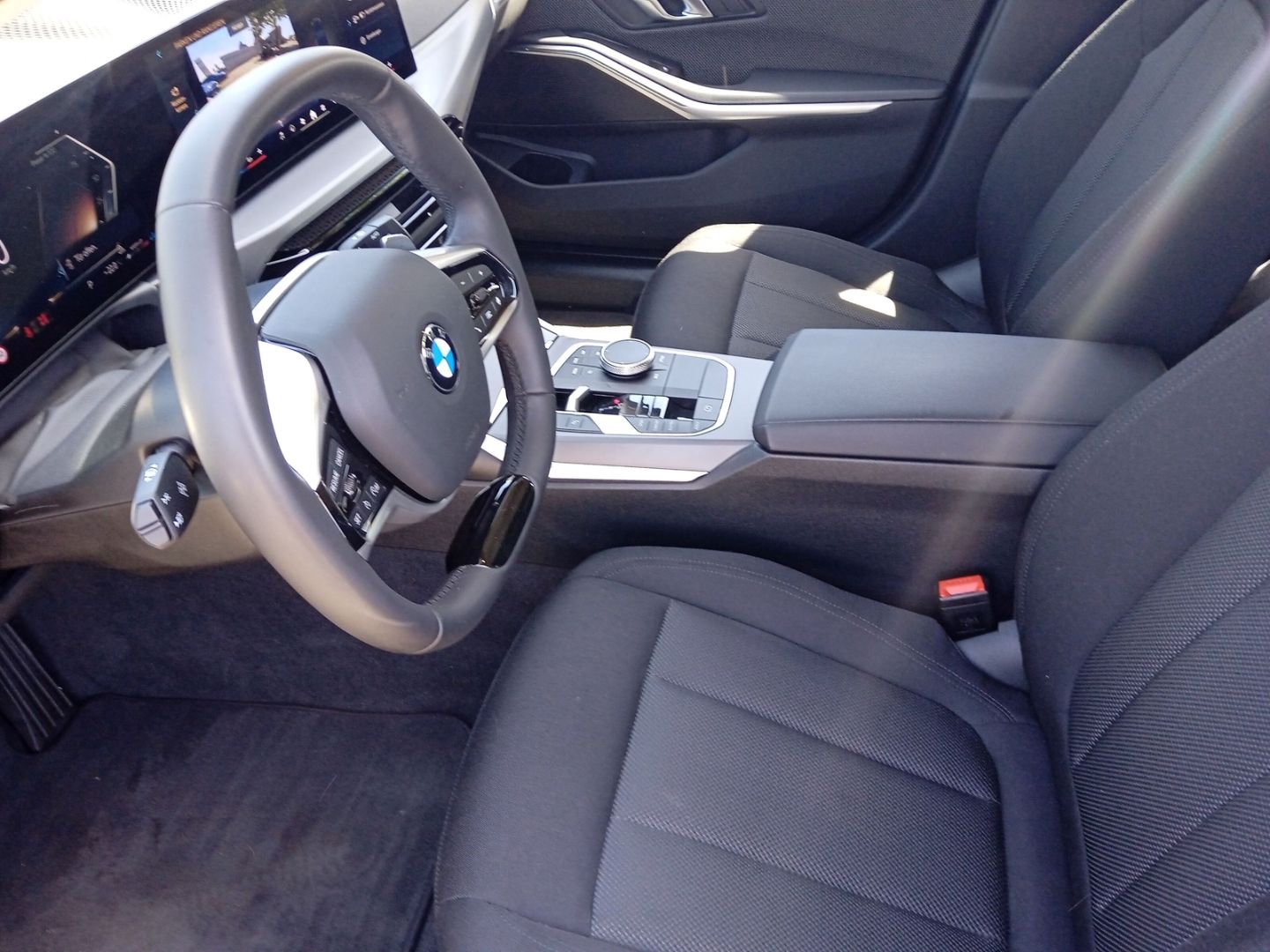 BMW 318 d Touring Aut. KAMERA+SHZG+KLIMA+DAB+TEMPOMA foto 14