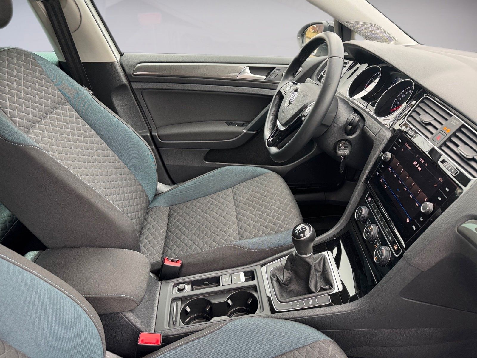 Fahrzeugabbildung Volkswagen Golf VII Lim. IQ.DRIVE