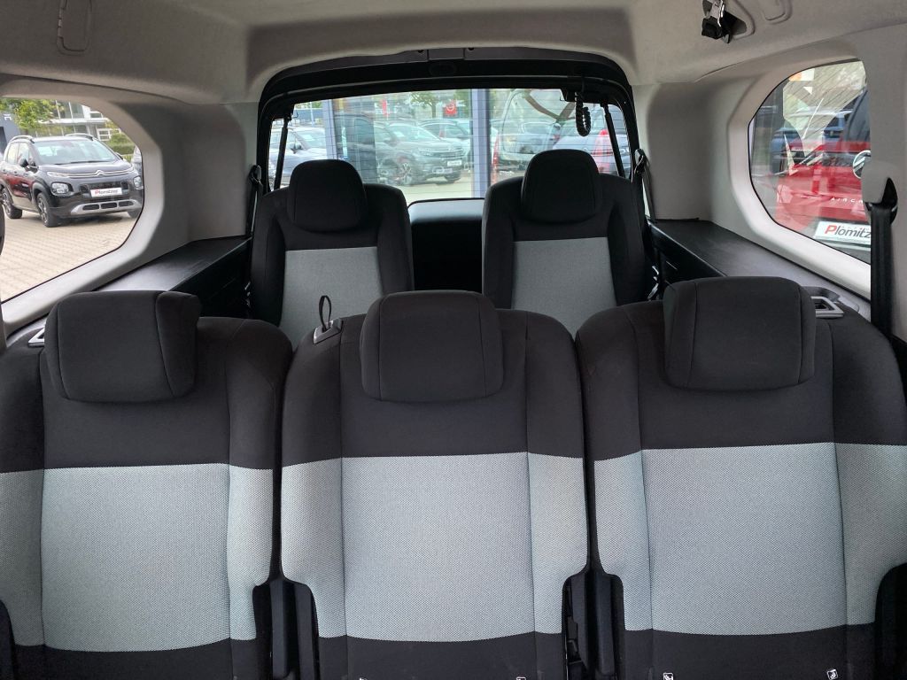 Fahrzeugabbildung Citroën Berlingo XL Benzin 110 FEEL *7-Sitzer*AZV*SHZ*