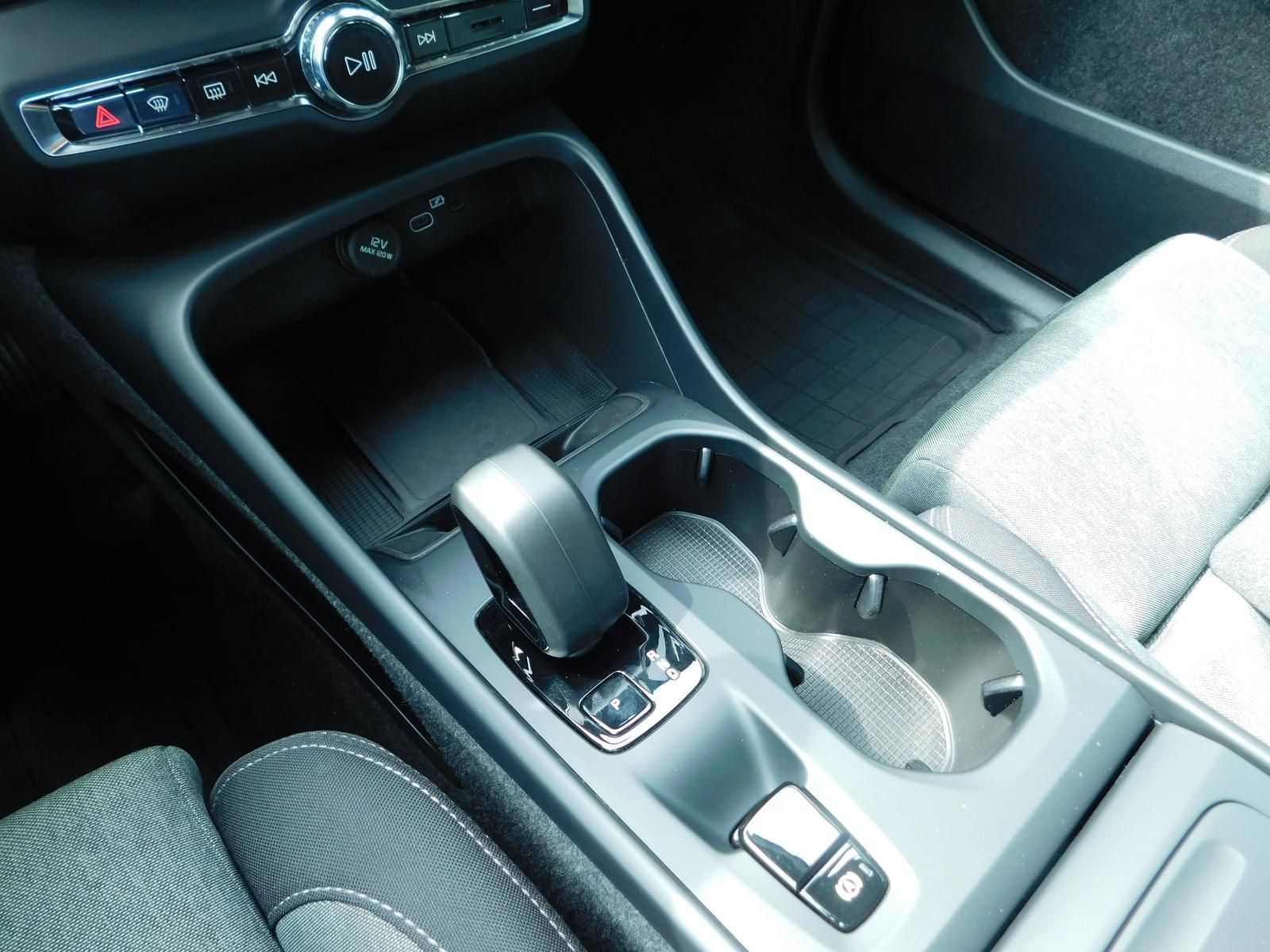 Fahrzeugabbildung Volvo XC40 B3 Core "ACC, 19-Zoll"