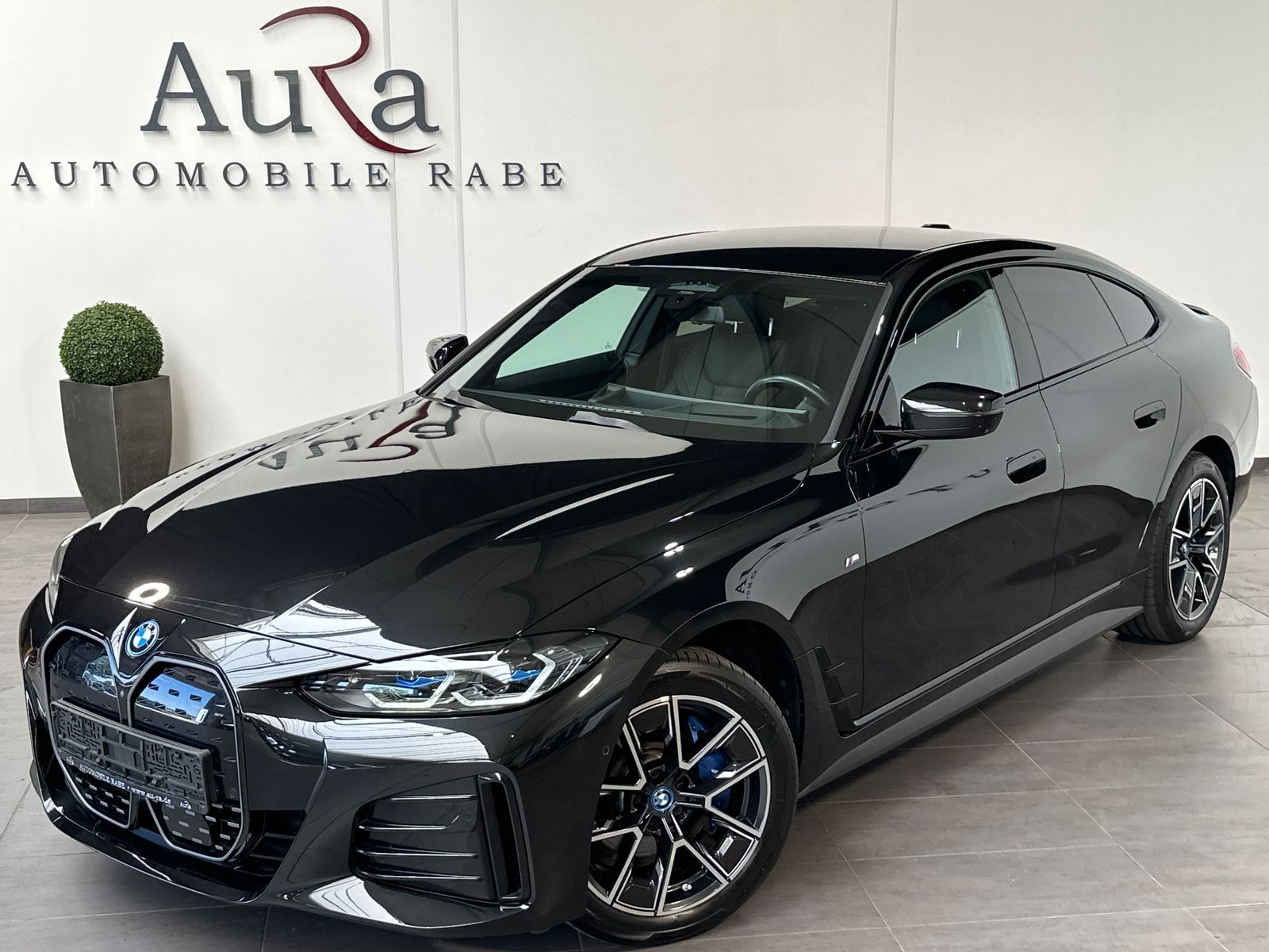 Fahrzeugabbildung BMW i4 eDrive40 Gran Coupe M-Sport NAV+LED+KAM+ACC