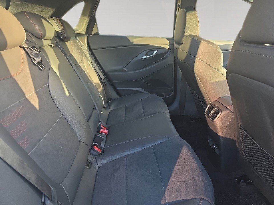 Fahrzeugabbildung Hyundai i30 1.5T 140PS N LINE Sitz Pano