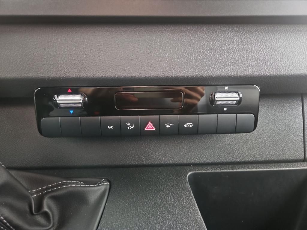 Fahrzeugabbildung Mercedes-Benz Sprinter 317 Kasten L2H2 3,5tAHK Schwingsitz SHZ