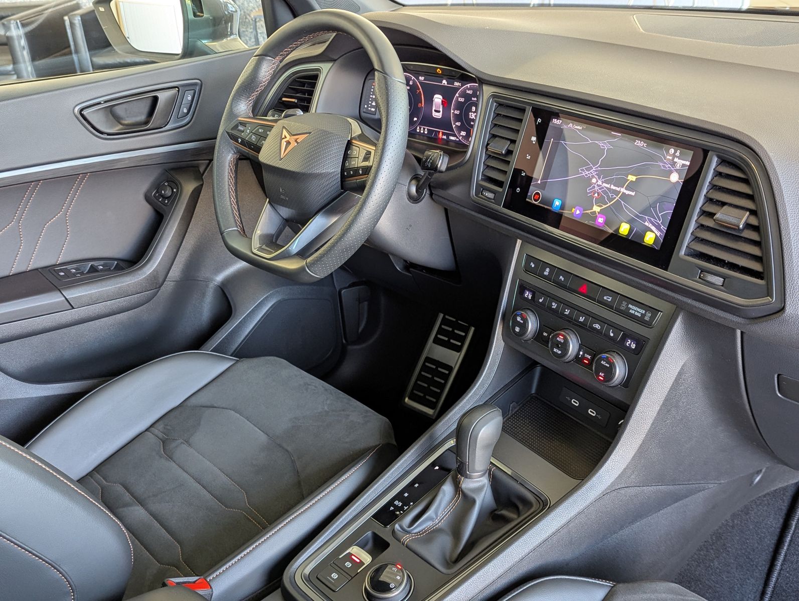 Fahrzeugabbildung CUPRA Ateca 1.5 TSI DSG Pano Dinamica ACC Cam AHK 19"