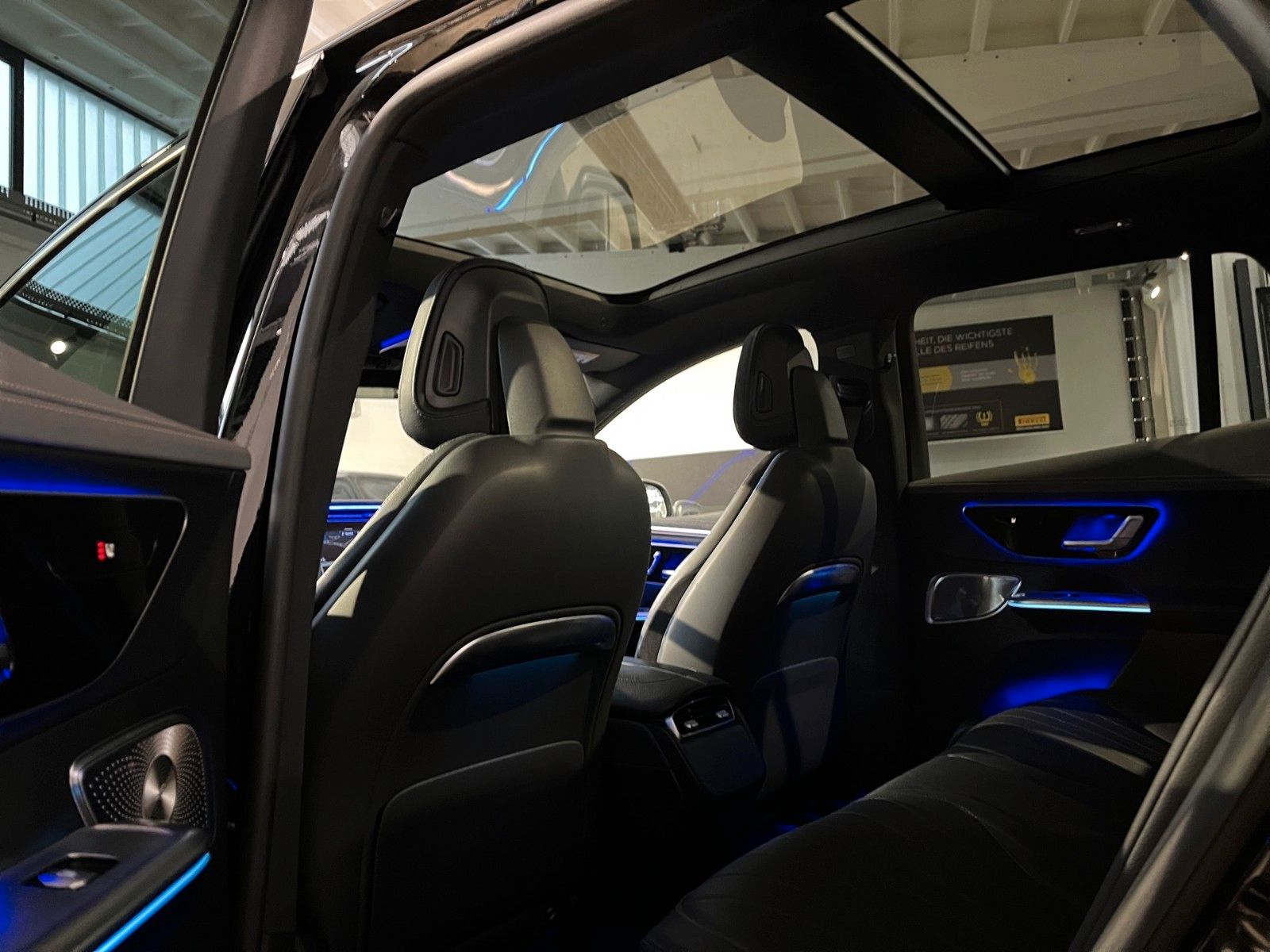 Fahrzeugabbildung Mercedes-Benz EQE 350+ SUV Edition AMG ACC Pano Burm. 4xSitzh.