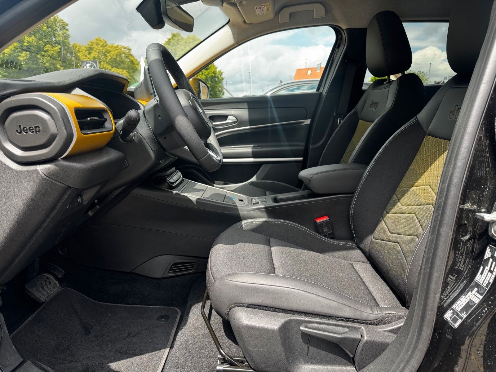 Fahrzeugabbildung Jeep AVENGER ELEKTRO 1ST EDITION NAVI KAMERA ACC
