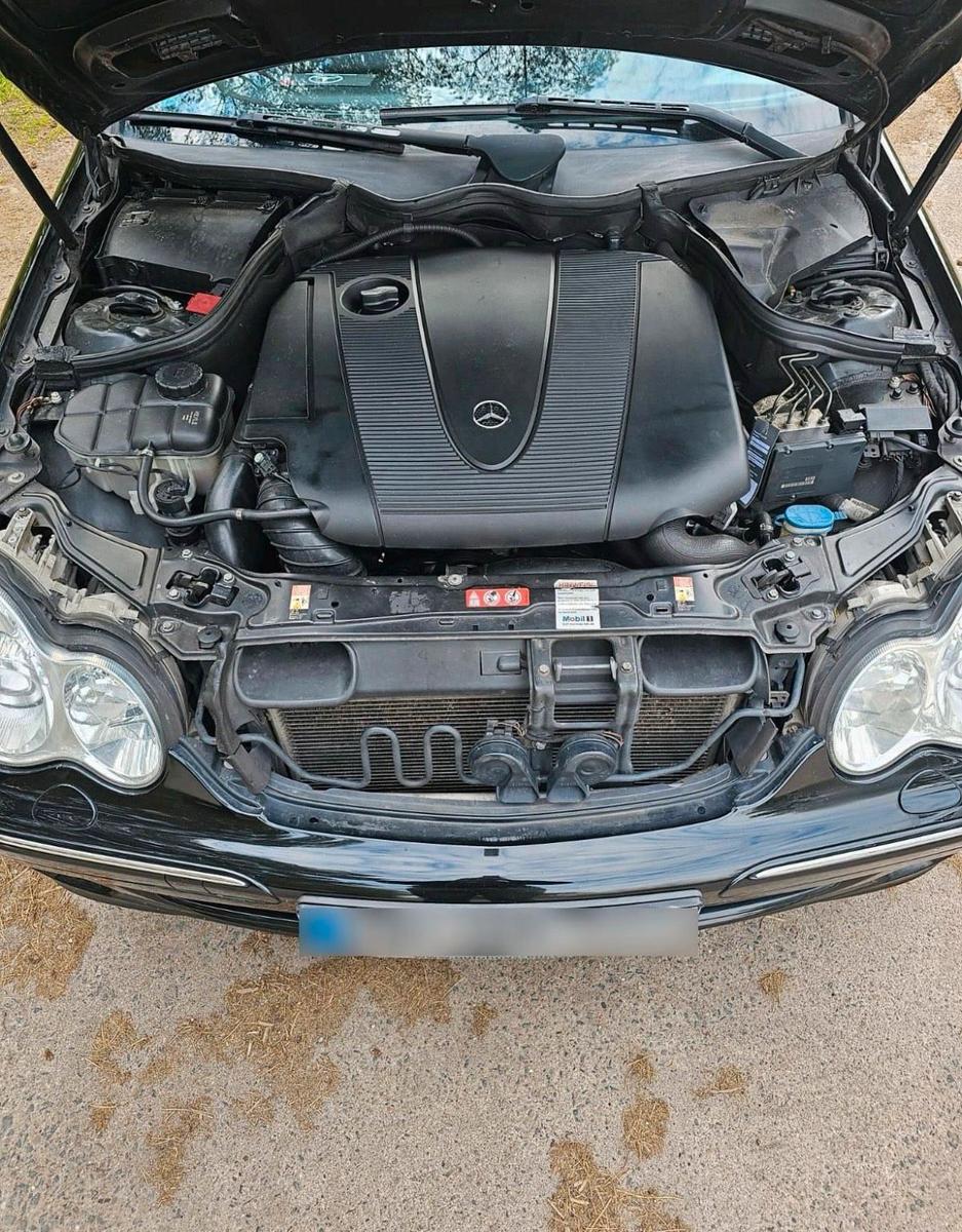 Mercedes-Benz 220 2005 — photo 10
