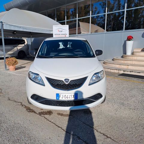 Lancia Ypsilon 1.2 Ecochic 69 Cv Silver