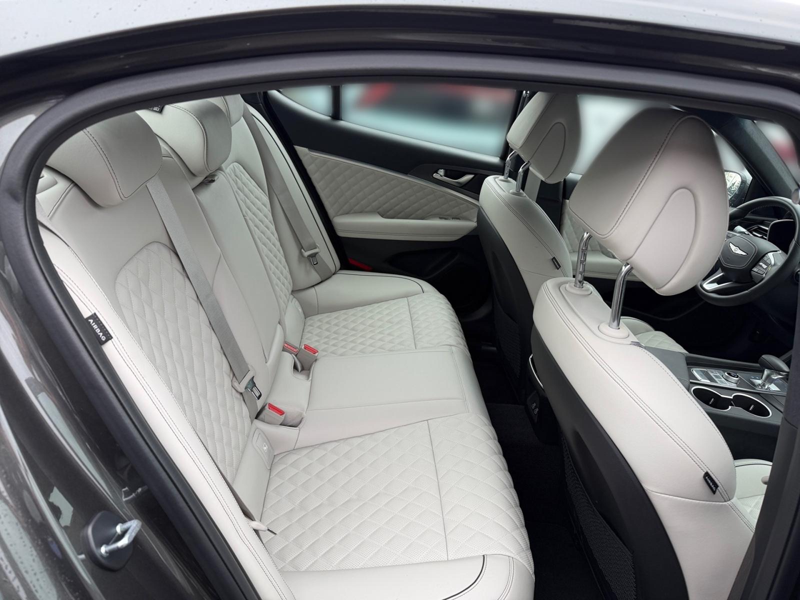 Genesis G70 2.0 T-GDi Sedan Sport AWD Innov Glasschiebed