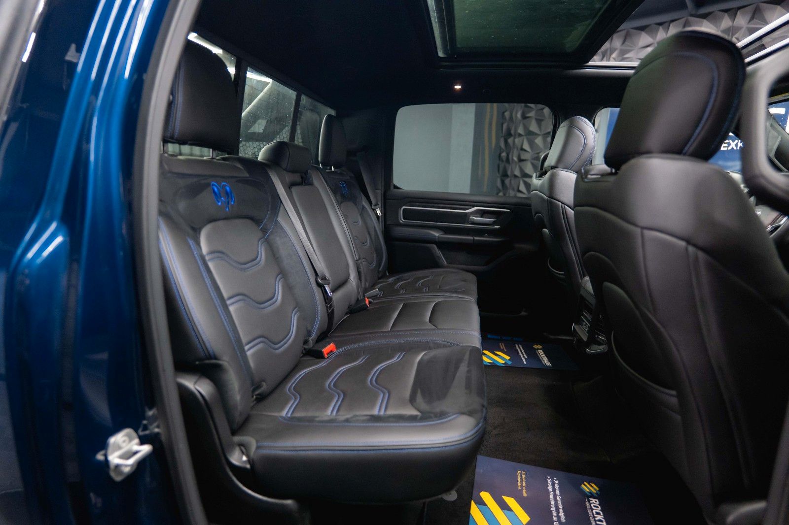 Fahrzeugabbildung Dodge RAM 5.7 V8 HEMI 4x4 NIGHT *Pano*LED* Unfallfrei