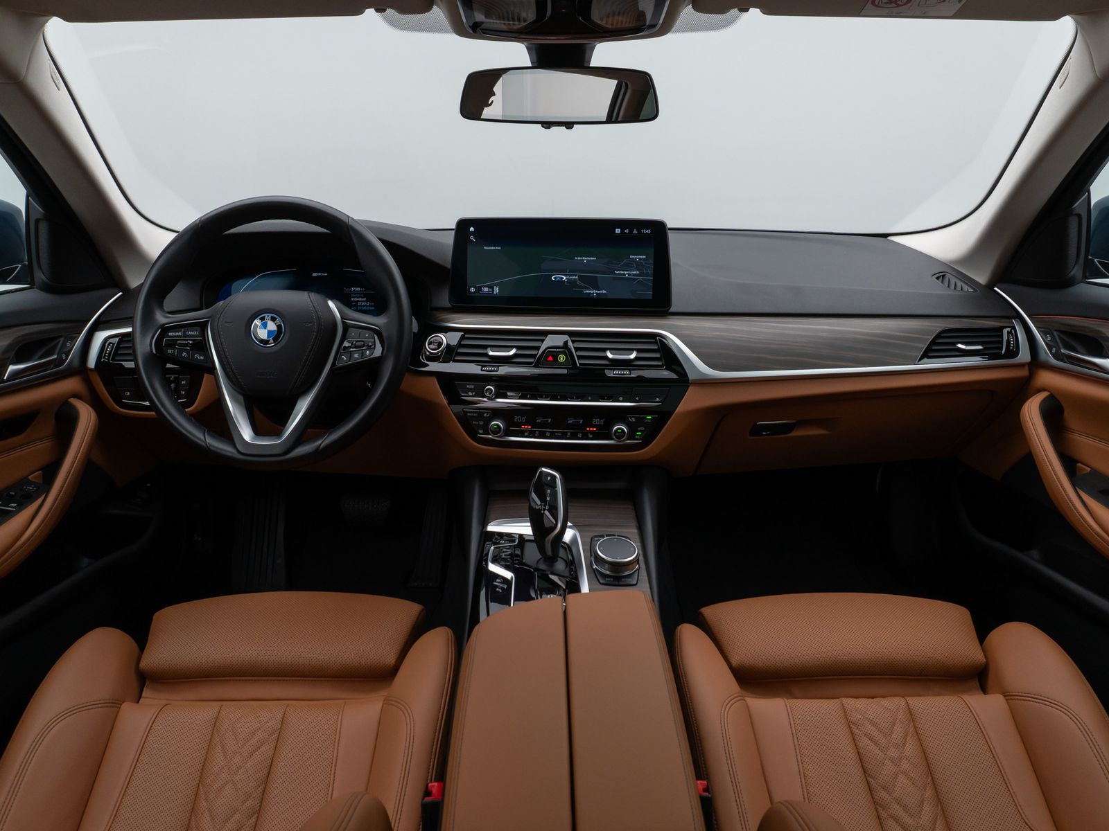 Fahrzeugabbildung BMW 530e Panorama Kamera HUD DAB HiFi Alarm Sport