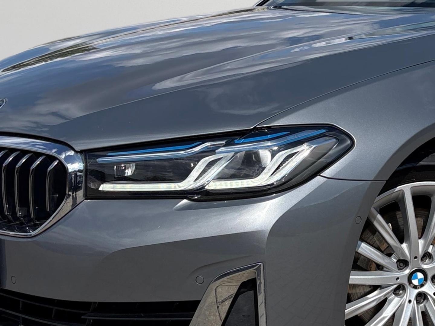 BMW 530 d Touring Luxury Line HuD 360° AHK Laser 4-Z