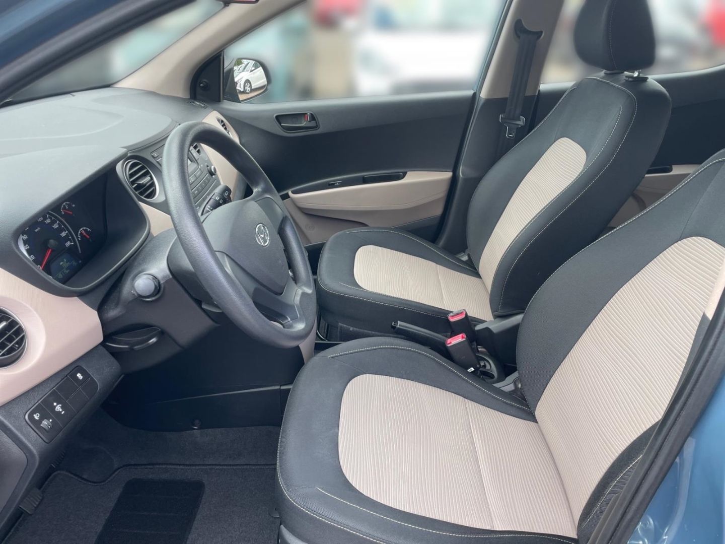 Fahrzeugabbildung Hyundai i10 1.0 Select Plus-Paket Allwetterreifen