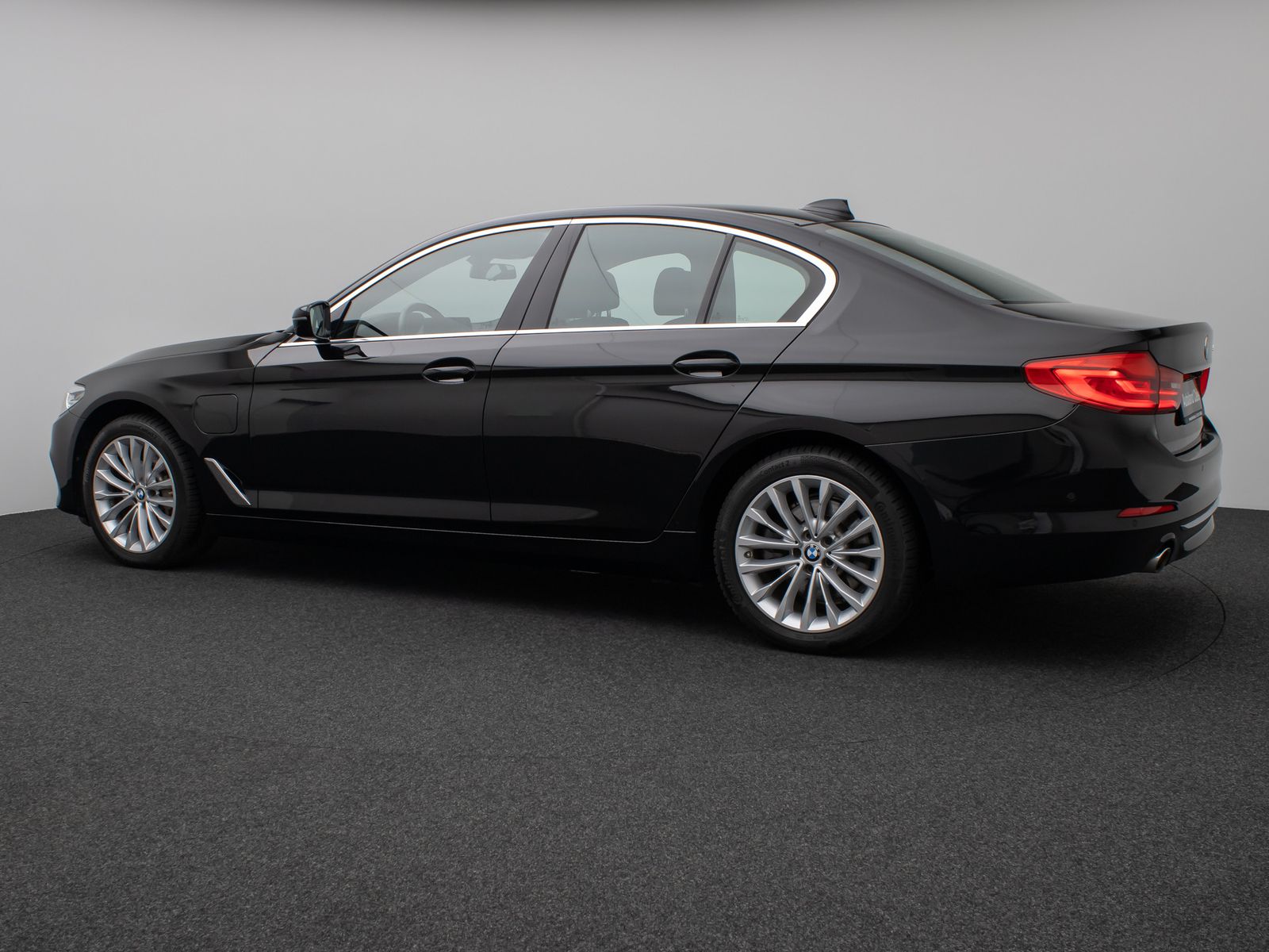 Fahrzeugabbildung BMW 530e iP Luxury Line Kamera HiFi Fernlichtassist