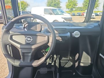 Bild 11 Opel Rocks-e GS Elektro 5 Panorama Digitales Cockpit