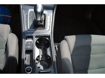 Fahrzeugabbildung Volkswagen Golf VII 1.6 Comfortline+AUTOMATIK+MASSAGE+NAVI+