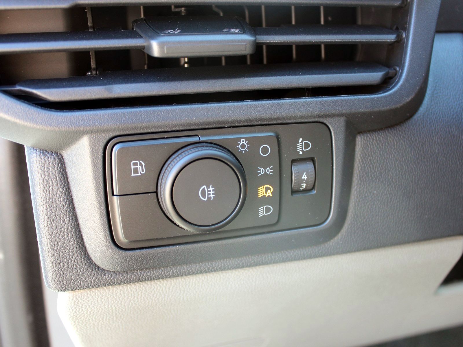 Fahrzeugabbildung Ford Transit Custom 320 L2 Trend FWD Plug-in Hybrid