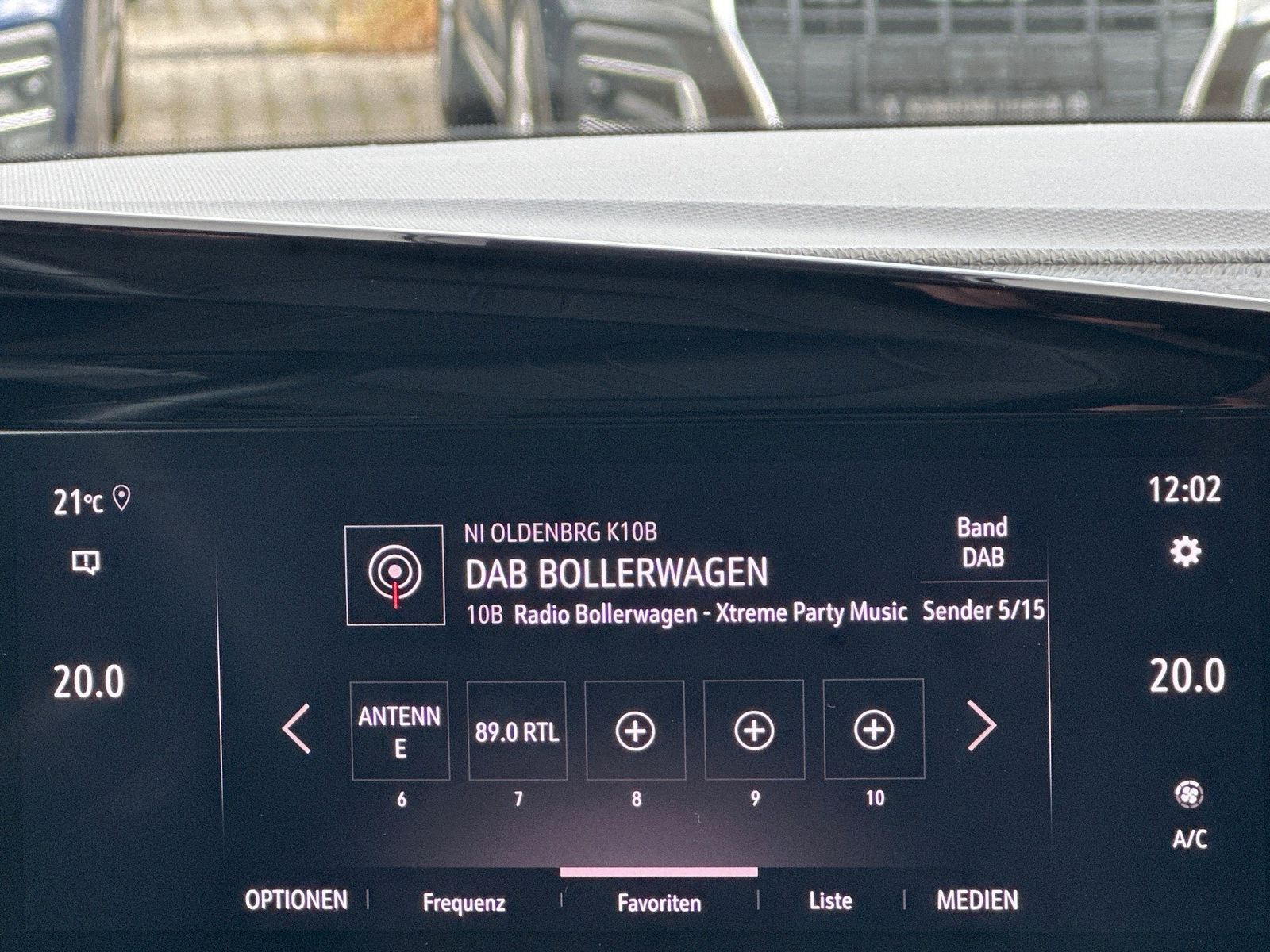 Fahrzeugabbildung Opel Mokka-e Ultimate NAV+LED+KAM+SHZ+KEYLESS+PDC+DAB