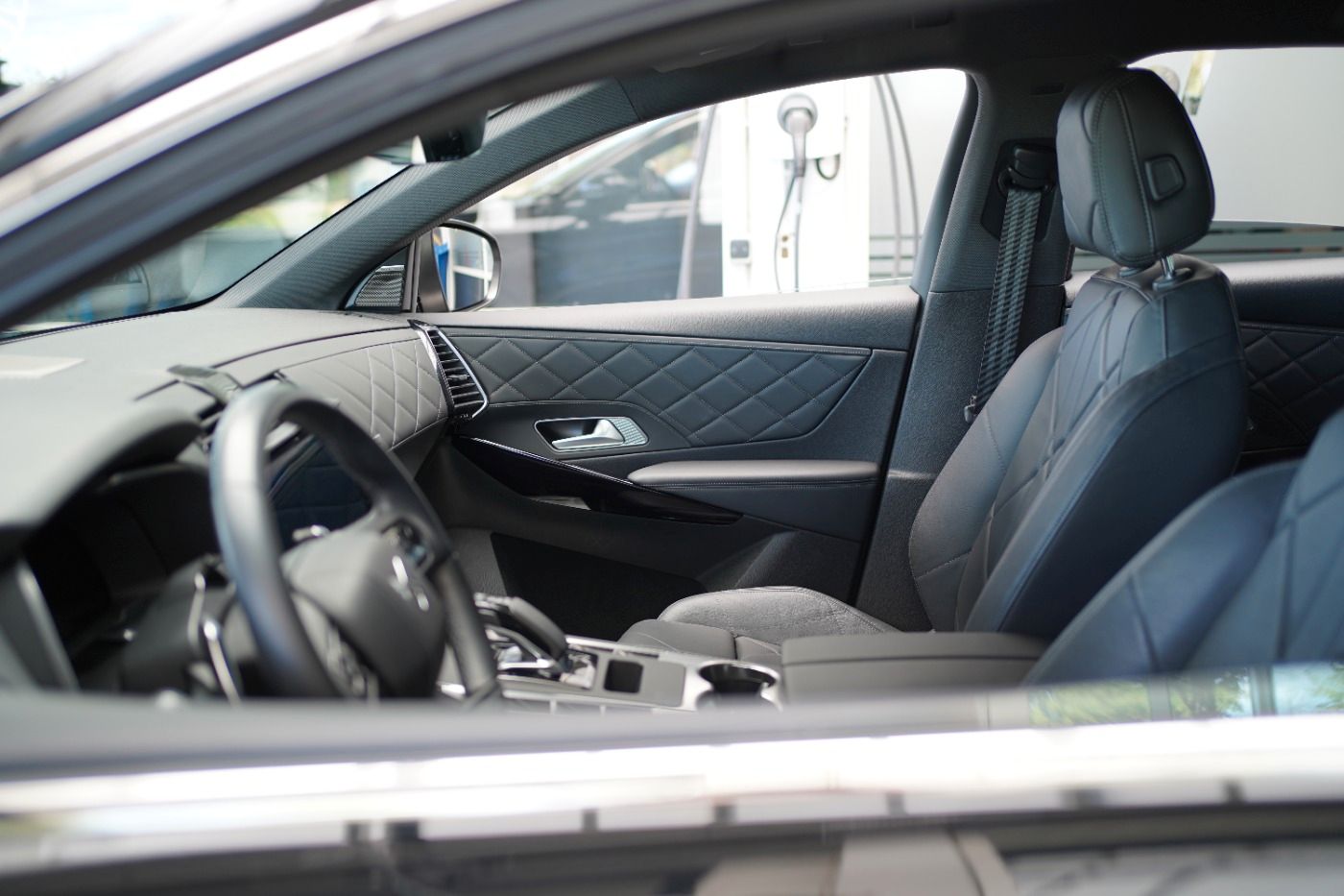 Fahrzeugabbildung DS Automobiles DS7 Crossback E-Tense 4x4 300 Rivoli Automatik